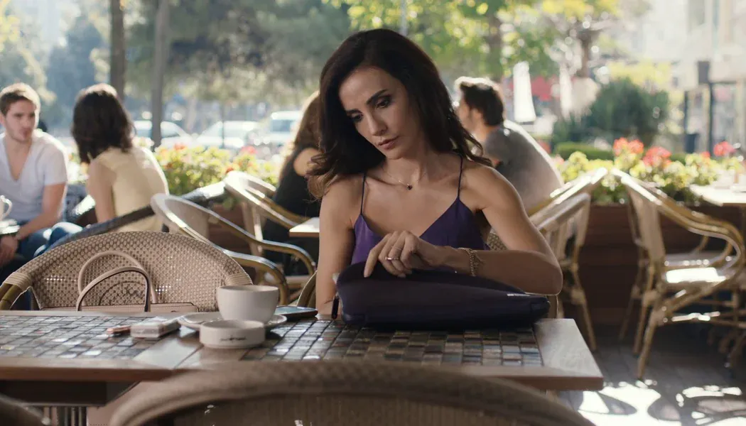 Rüzgarda Salınan Nilüfer izle