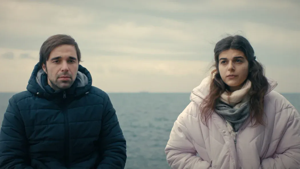 Sanki Her Sey Biraz Felaket izle