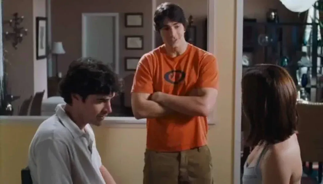 Üç Kişilik Masa izle